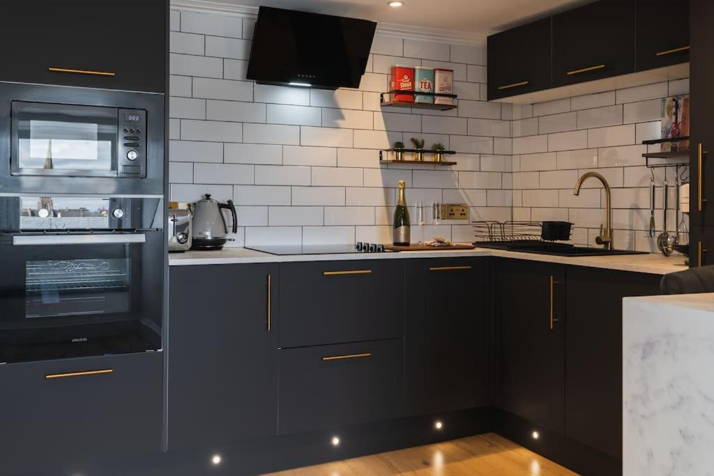 Ferienwohnung The West End Loft - 5* Retreat - Private Parking! Glasgow Exterior foto